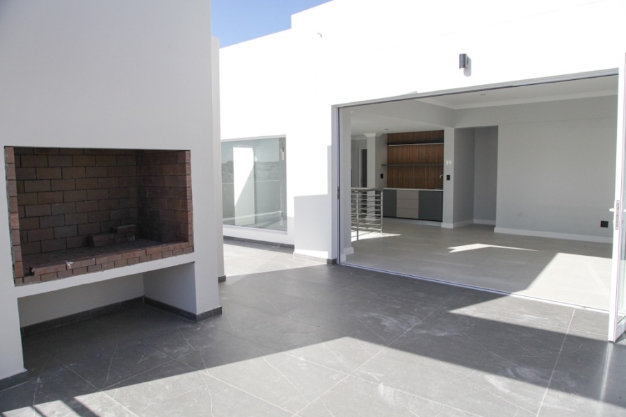 3 Bedroom Property for Sale in Calypso Beach Western Cape